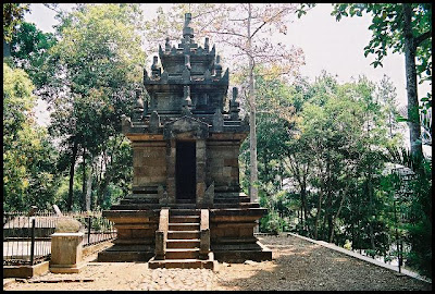 patung/arca Budha di kota Sempaga (Sulawesi Selatan).