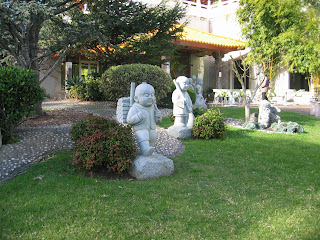 Statues outside cafe Nan Tien Temple