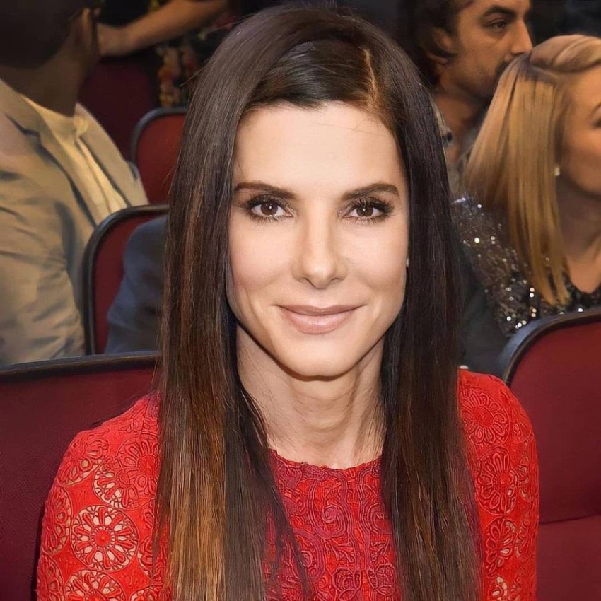 These are the beauty and agility secrets of Sandra Bullock on her 57th birthday Today, Hollywood star Sandra Bullock celebrates her 57th birthday, and she still has an attractive youthful appearance, despite her age, but we can see her in roles much younger than her age.