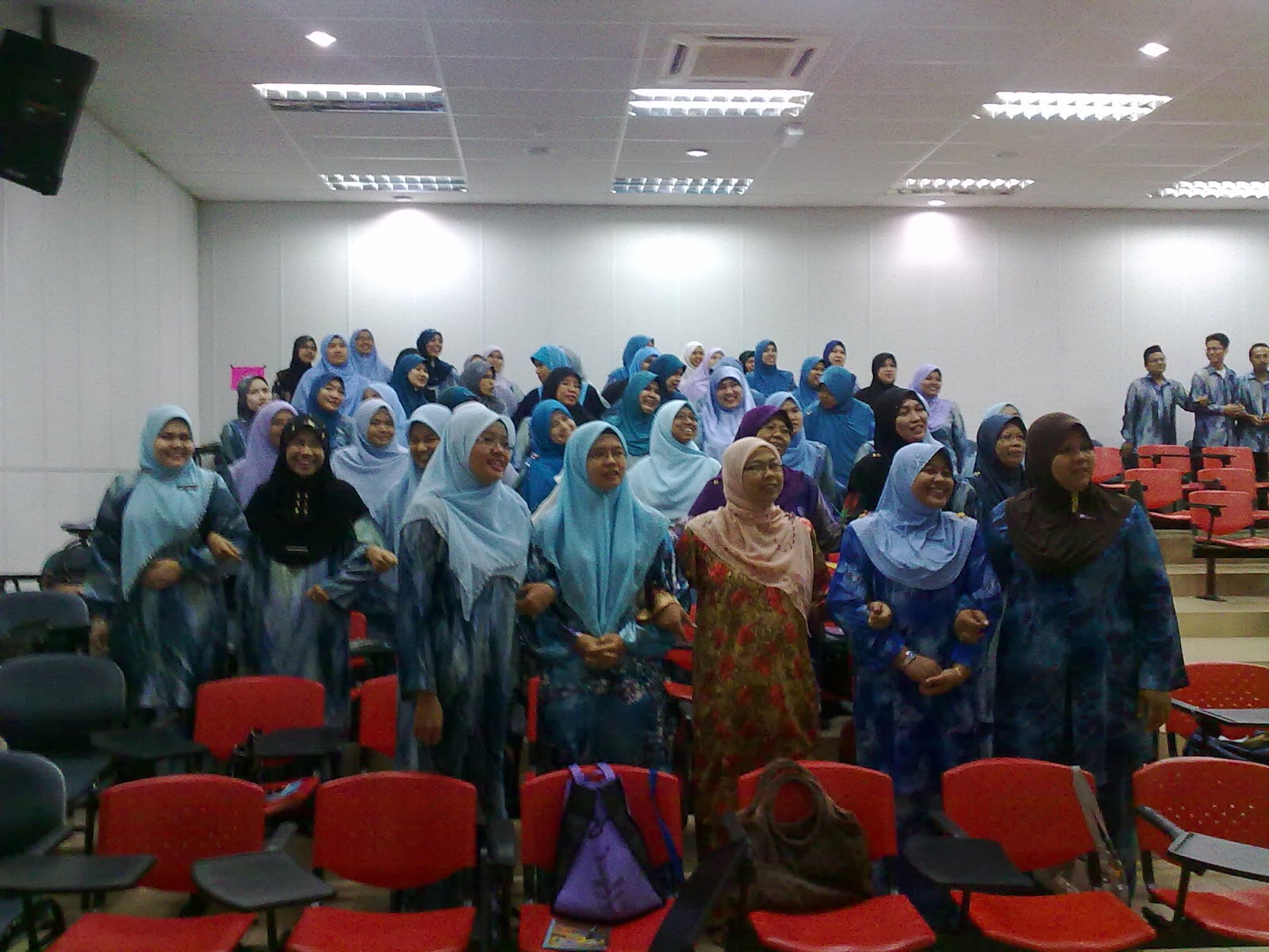 MENYAMPAIKAN CERAMAH LATIHAN DALAM PERKHIDMATAN DI SK 