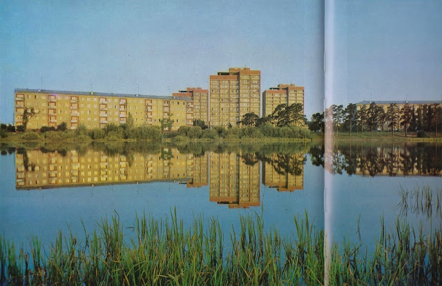 1970-е годы. Югла-3. Чёртово озера (Velnezers). Дома на улице Велдрес (скан из фотоальбома "Riga", изд-во "Avots", 1981 год)