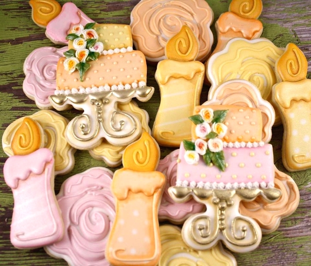 Cookie decorating tutorial -- rose cookies for wedding season