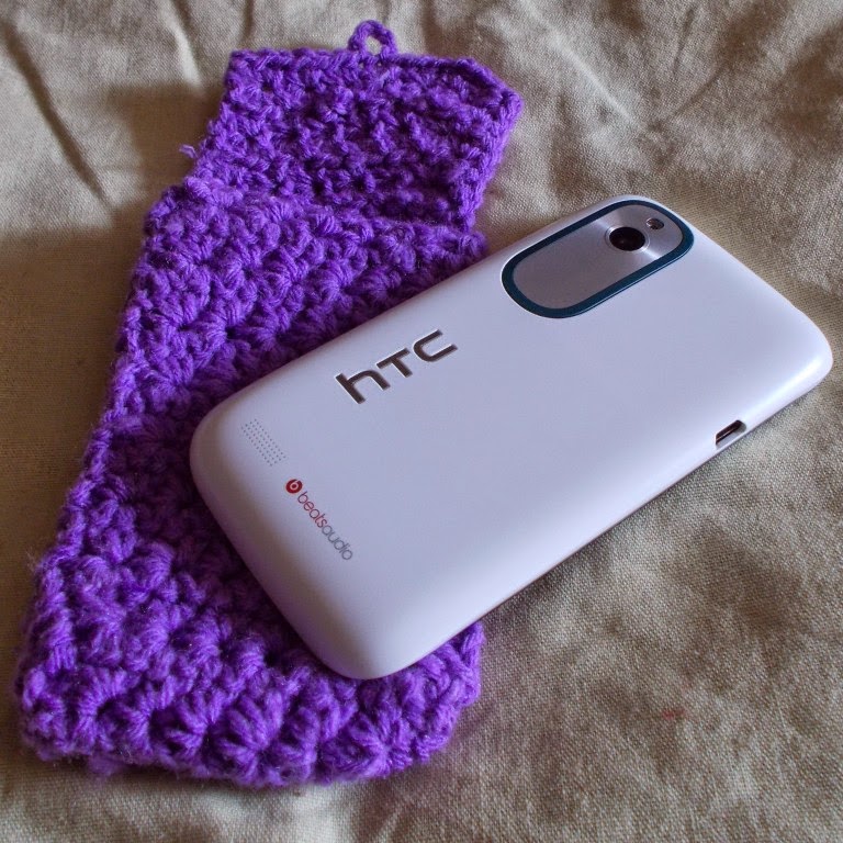 Sweet Nothings Crochet  pattern blog, paid tested crochet pattern for a mobile pouch