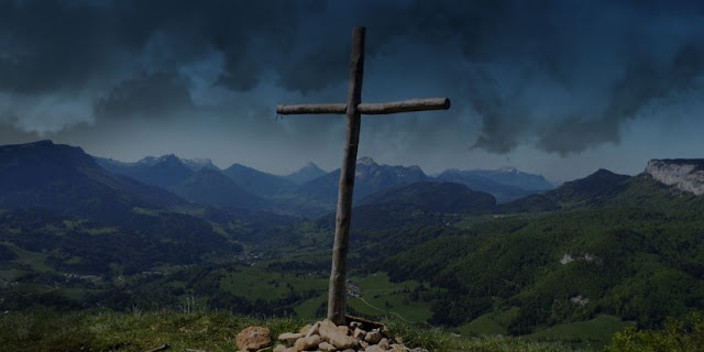 Croix au sommet du Mont Joigny