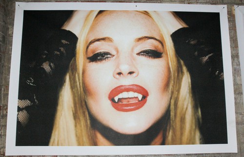 lindsay lohan vampire photos. Lindsay Lohan goes vampire