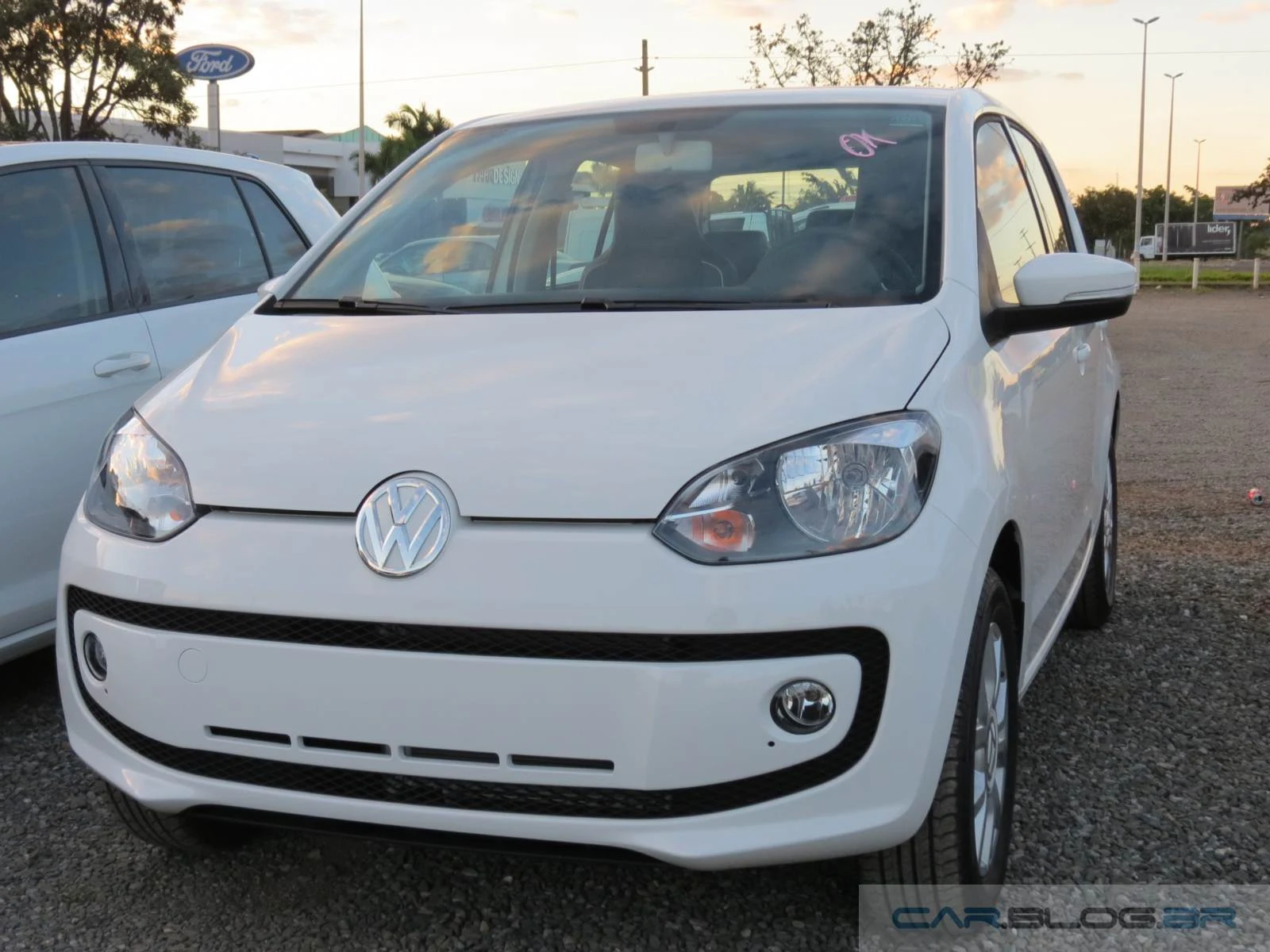 Volkswagen up! High-up! Automático - Branco - I-Motion