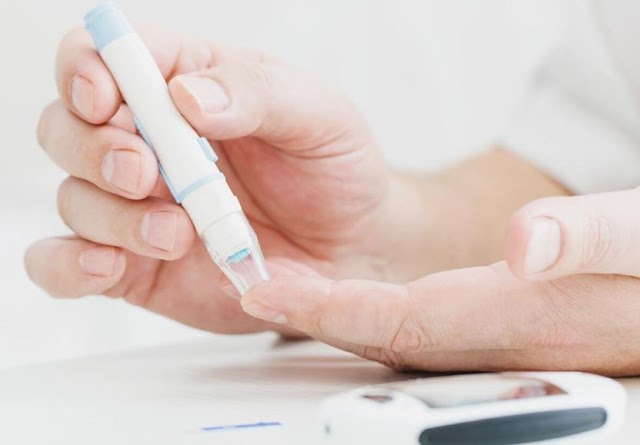 How to measure blood glucose levels in diabetic patients