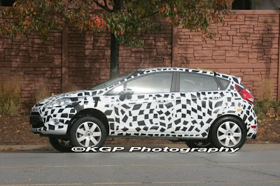 2012 Crossover Ford Fiesta is now seen in America spy pics adn first details