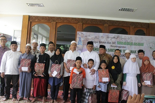 Zamzam Santuni Ratusan Anak Yatim dan Serahkan Fasilitas Posyandu