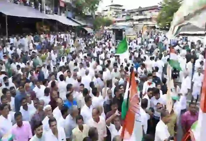 Kannur: DK Sivakumar and K Sudhakaran's road show, Kannur, News, DK Sivakumar, K Sudhakaran, Road Show, Politics, Criticism, Prime Minister, Narendra Modi, Kerala.