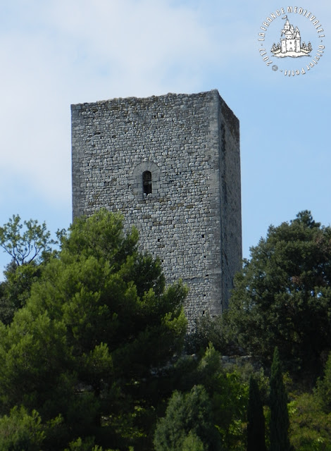 ROUSSAS (26) - Le village médiéval