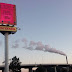 Actiegroep hangt anti-steenkoolboodschap van reclamezuil bij A10 