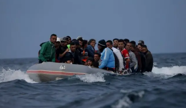 فاجعة إنسانية .. البحر يلفظ 15 مهاجرا سرّيا انطلق قاربهم من سواحل الداخلة