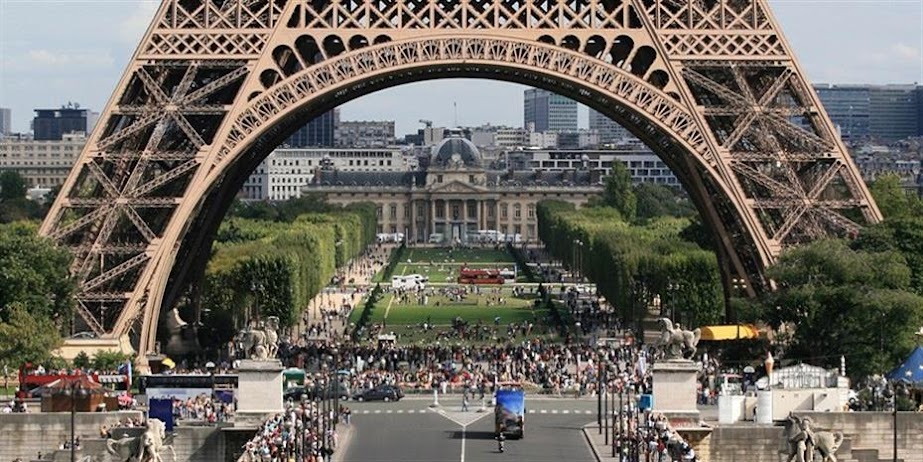 Το Παρίσι επιμένει στη στρατηγική αυτονομία της Ευρώπης