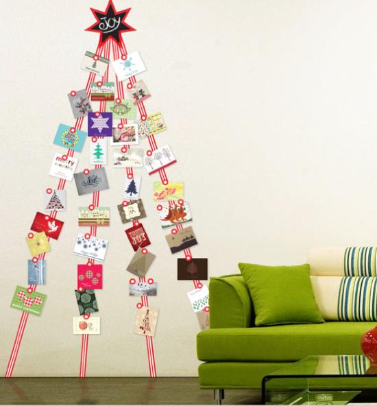 wall decor ideas for xmas Christmas Card Display Ideas | 550 x 592