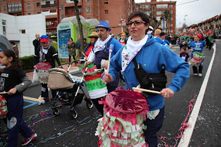 Desfile de disfraces de las fiestas de Lutxana