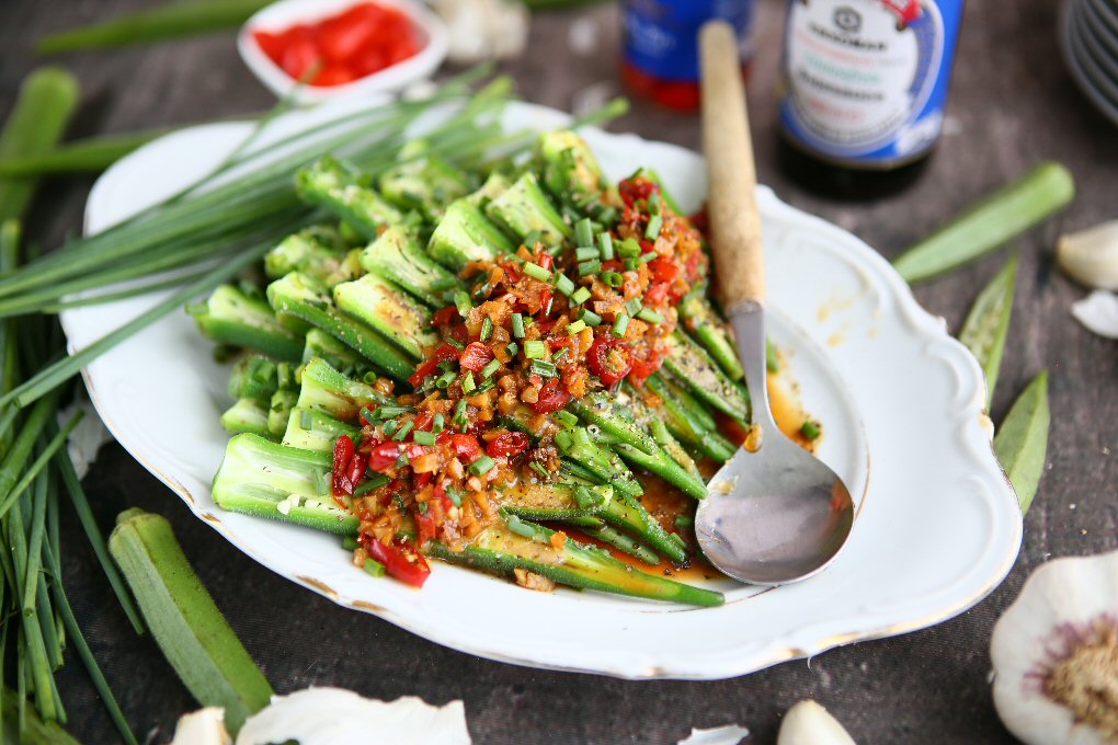 Okra with Spicy Ginger Garlic Sauce