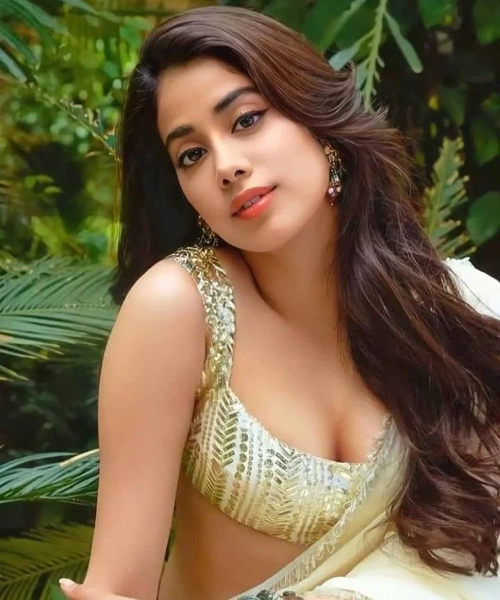 Janhvi Kapoor shows off her hot big boobs and cleavage, Janhvi Kapoor nudes, Janhvi Kapoor Big boobs, Janhvi Kapoor oops moment, Janhvi Kapoor cleavage show in public, Janhvi Kapoor leaked, Janhvi Kapoor sexy curvy body figure, Janhvi Kapoor braless boobs, Janhvi Kapoor Nudes