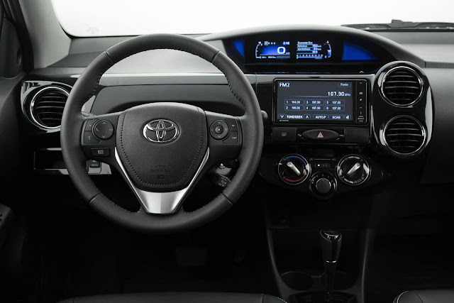 Toyota Etios Automático - interior - painel