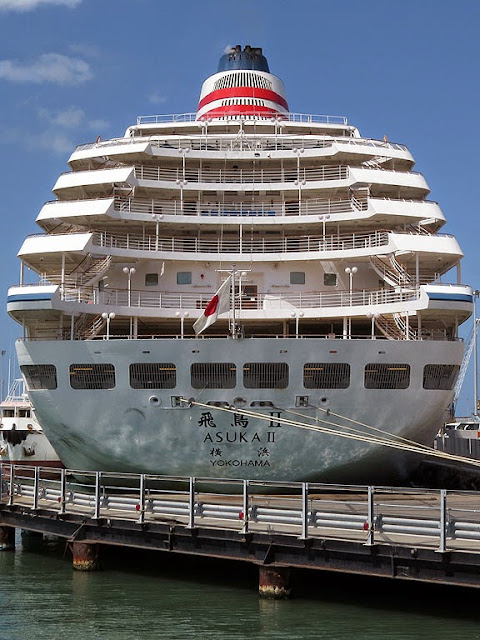 Nave da crociera Asuka II, IMO 8806204, porto di Livorno