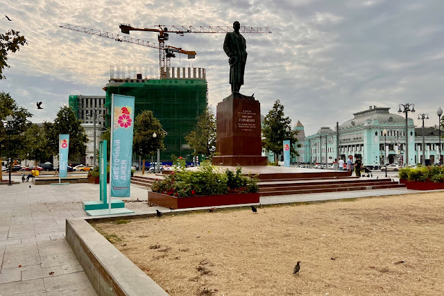 площадь Тверская Застава, памятник Максиму Горькому, фестиваль «Цветочный джем»
