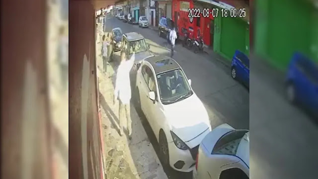 Cuando iba caminando por la calle el Sicario le saco un armada y lo acribilla, aun así intento ponerse de pie pero fue rematado