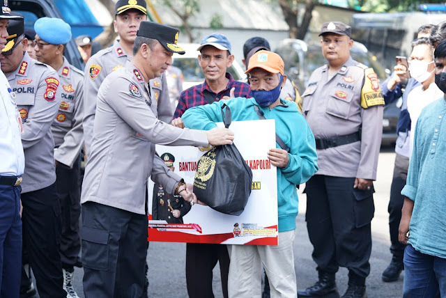 Wujud Kepedulian Kapolri, Dua Ribu Bansos Disebar pada Warga Jakarta Utara