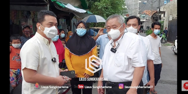 Temani Lieus Sungkharisma Beri Bansos Di Gang Sempit Tamansari, Wagub DKI: Mudah-mudahan Yang Lain Bisa Seperti Ini