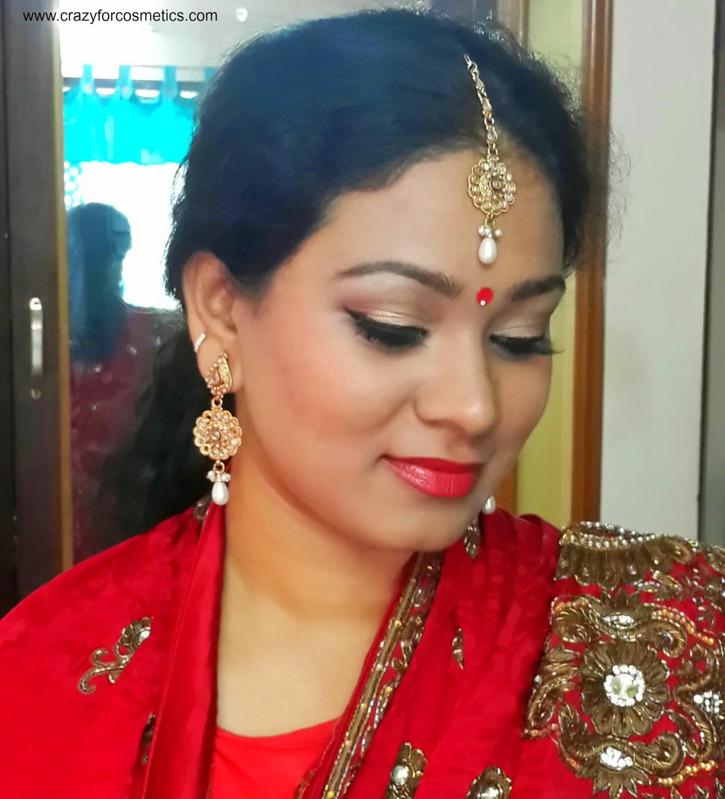 A vibrant red saree with an... - Venus bridal paradise | Facebook