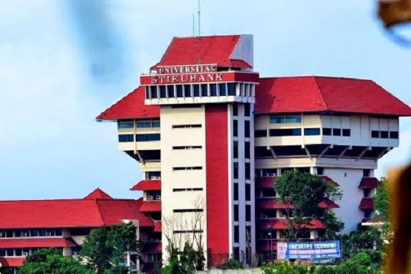 foto kampus unisbank semarang