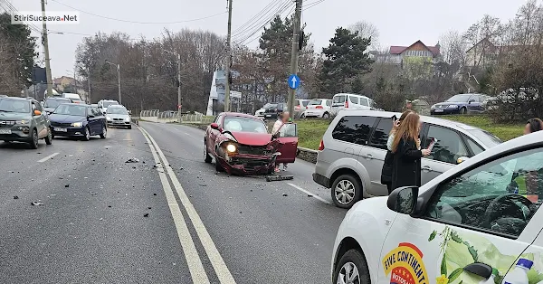 Accident rutier pe Calea Unirii din Suceava. O persoană a fost rănită. Traficul rutier este blocat pe sensul Burdujeni - Centru