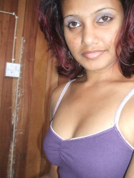 Sri Lankan Home made Girls sexy