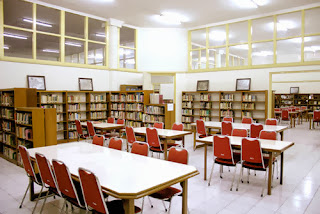 Suasana dalam perpustakaan