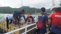   KN Tanjung Datu-301 Bertolak Antar Bansos ke Pulau Serasan