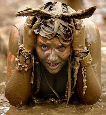 Hot and Wet Girls Pictures | Hot And Wet Szey Girls Mud Fighting Pictures