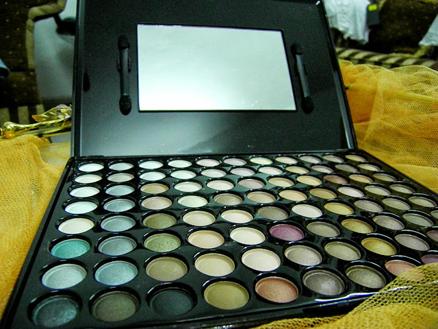 Romwe's 88 Warm Original Eye Shadow Palette