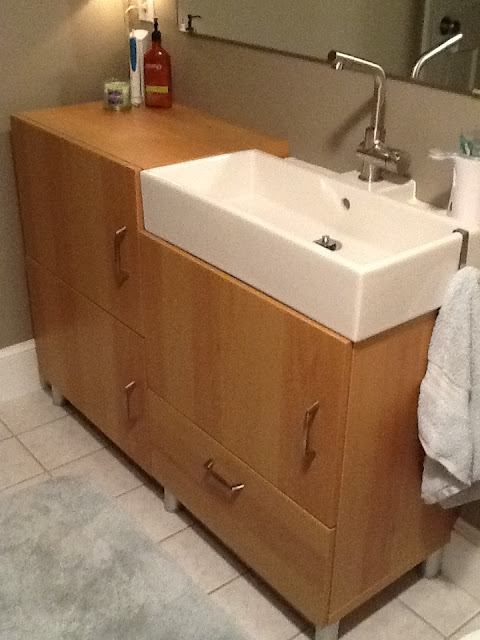 Small-room bath vanity/sink (16 inches)