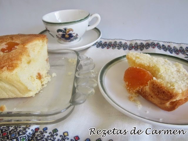 Bizcocho de yogur y maicena con orejones de albaricoque #singluten
