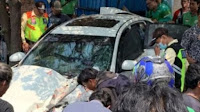 Lakalantas di Bekasi Dua mobil tertabrak KA Airlangga, ringsek 
