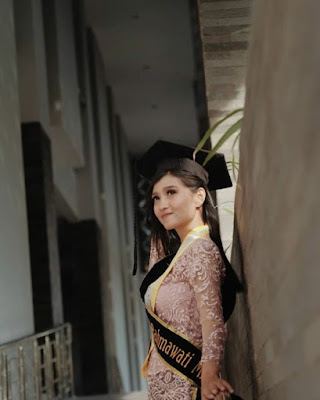 model gaya rambut wisuda modern terbaru