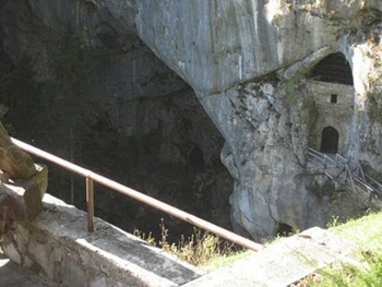 cave_castle_slovenia_20