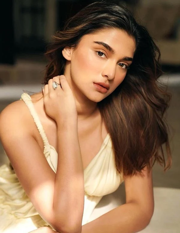 Saiee Manjrekar hot actress