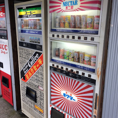 懐かしい自販機【中古タイヤ市場 相模原店さん】