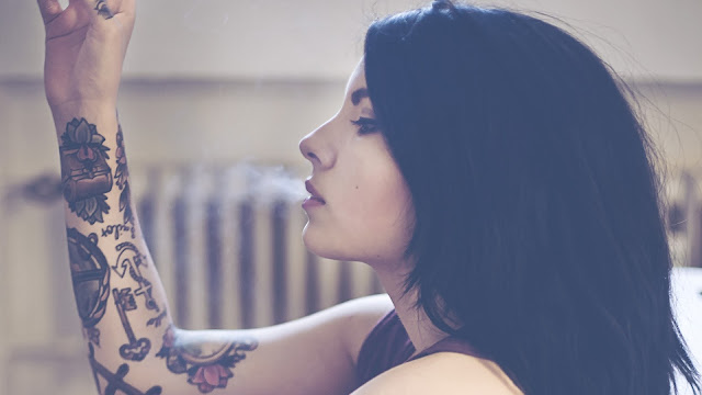 Smoking tattoos girl HD Wallpaper