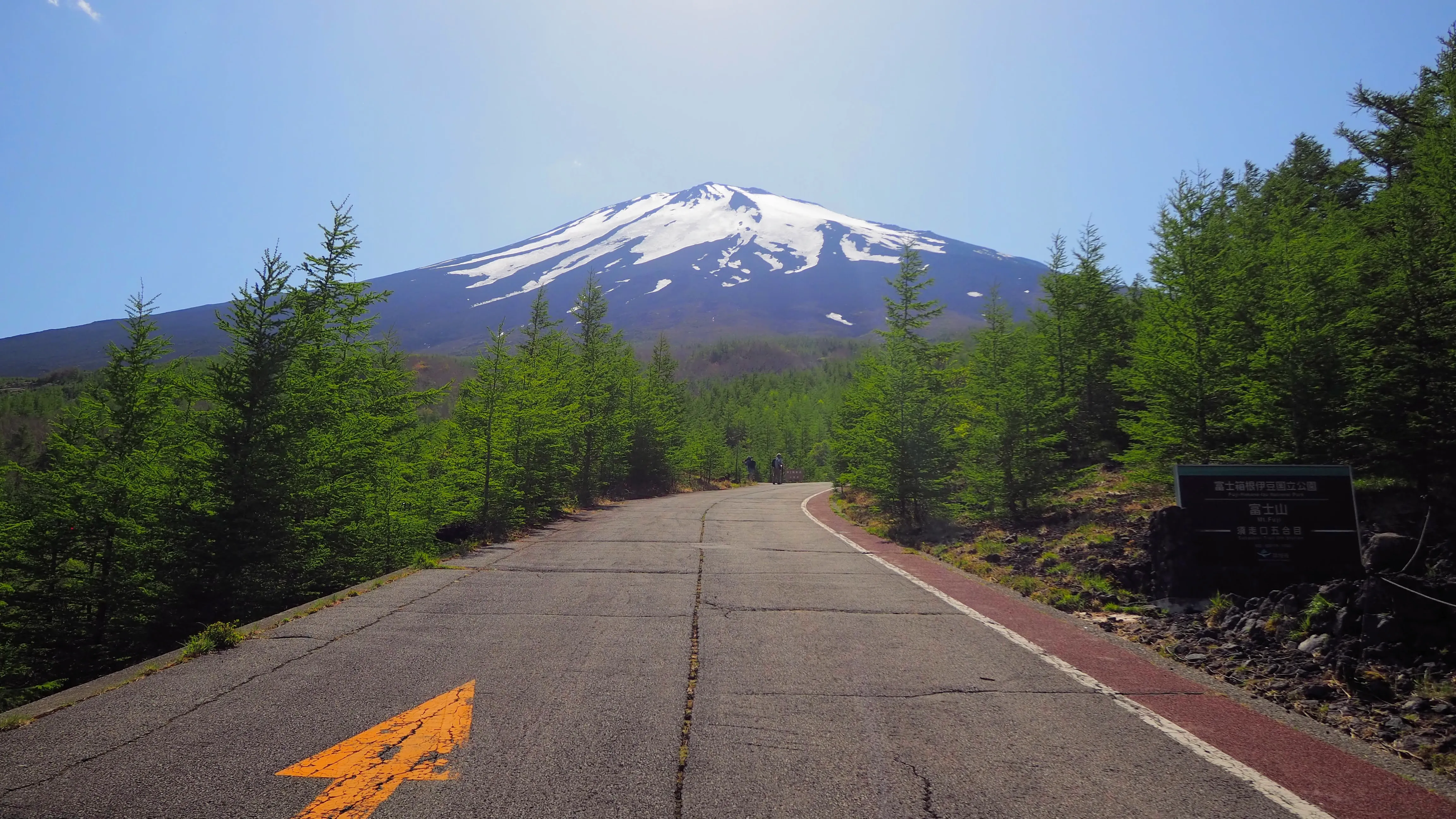 駿河小山駅から明神峠・三国峠を越えて山中湖へ。山中湖サイクリングロードで湖畔を半周して籠坂峠を越え須走へ下り、ふじあざみラインで富士山須走口五合目まで上る。ふじあざみラインを下り御殿場まで走るサイクリングコース