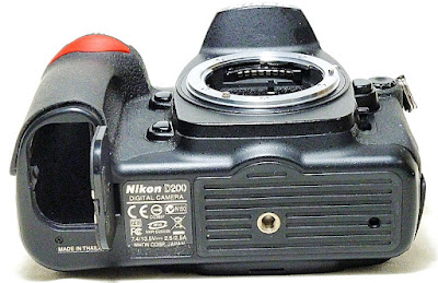 Nikon D200, Bottom