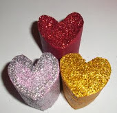 http://vctryblogger.blogspot.com.es/2013/01/carameleras-corazo-san-valentin-manualidades-reciclado-paso-a-paso.html