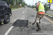 BPJN melalui PPK 1.3 wilayah l aceh mengaspal jalan yang di semen oleh satlantas bireuen