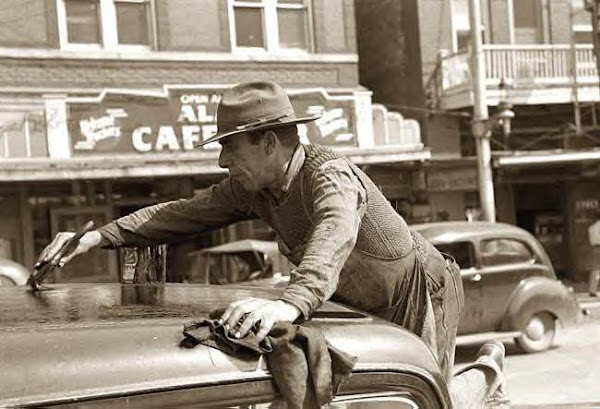 Man painting car top, San Antonio, Tx., 1939