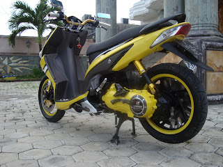 Motor Honda Vario Modifikasi warna serasi http://ceriwis-boplo.blogspot.com/